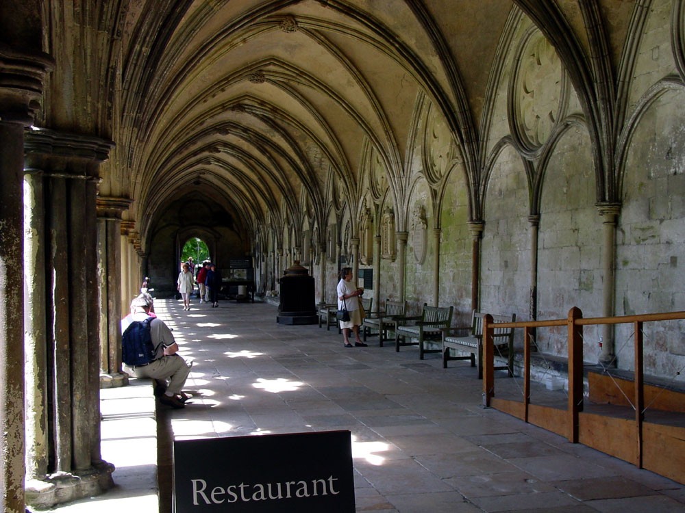 gal/holiday/Salisbury 2003/Cathedral Cloisters_DSC09424.jpg